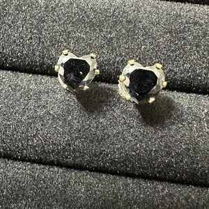Gold and black heart-shaped stud earrings cubic zirconia 7 mm
Y2K